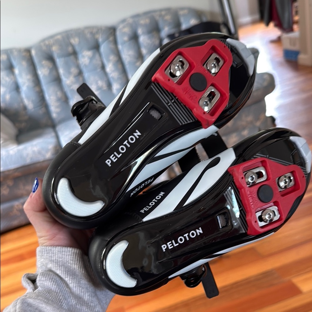 Peloton Cycling Shoes - Picture 3 of 4